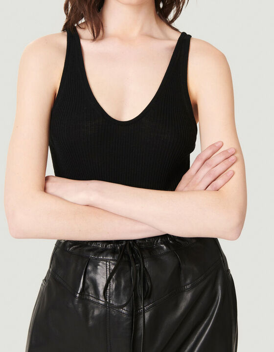 ELISON RIBBED SCOOP TANK TOP